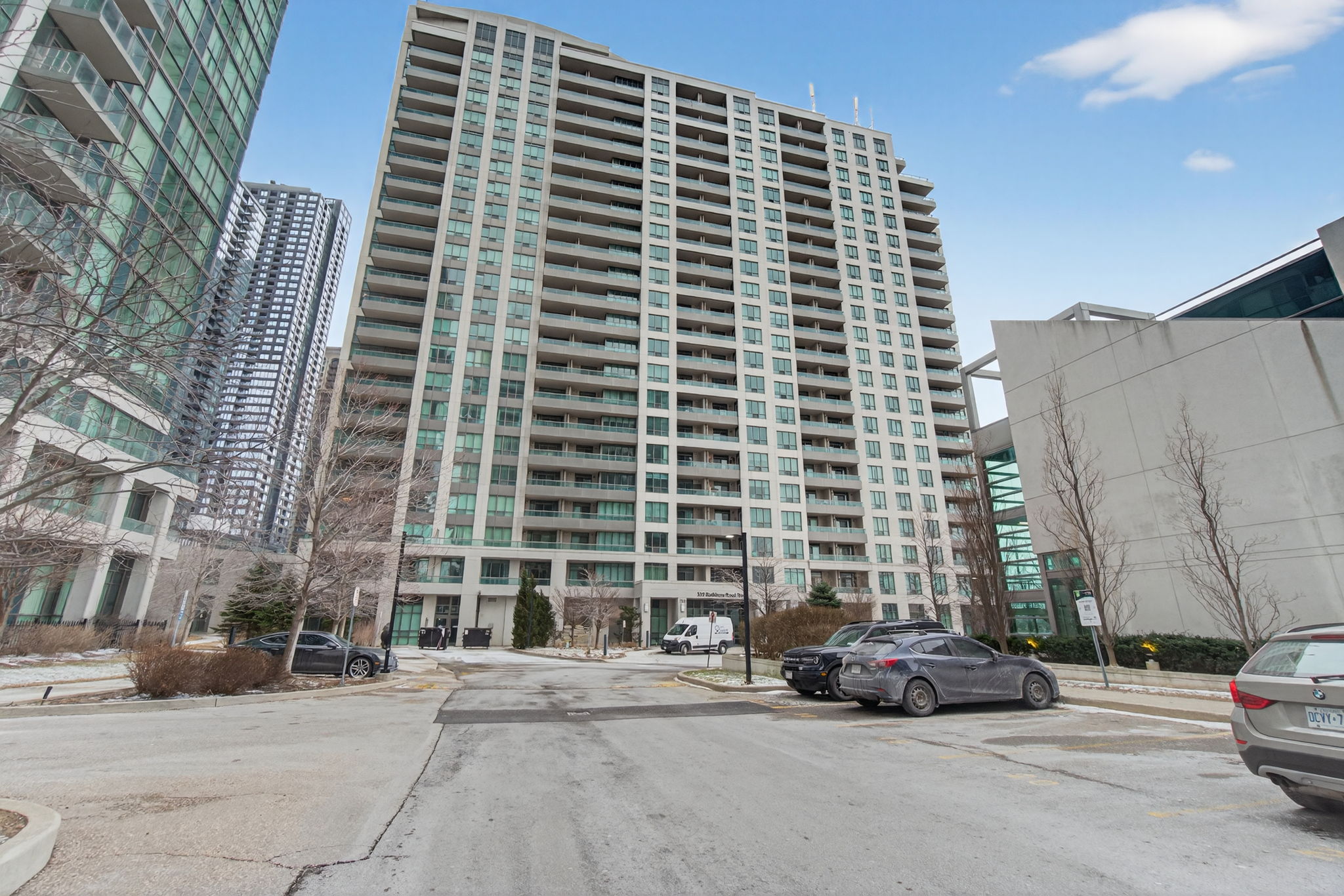 335 Rathburn Rd W 505 Mississauga, ON L5B 0C8