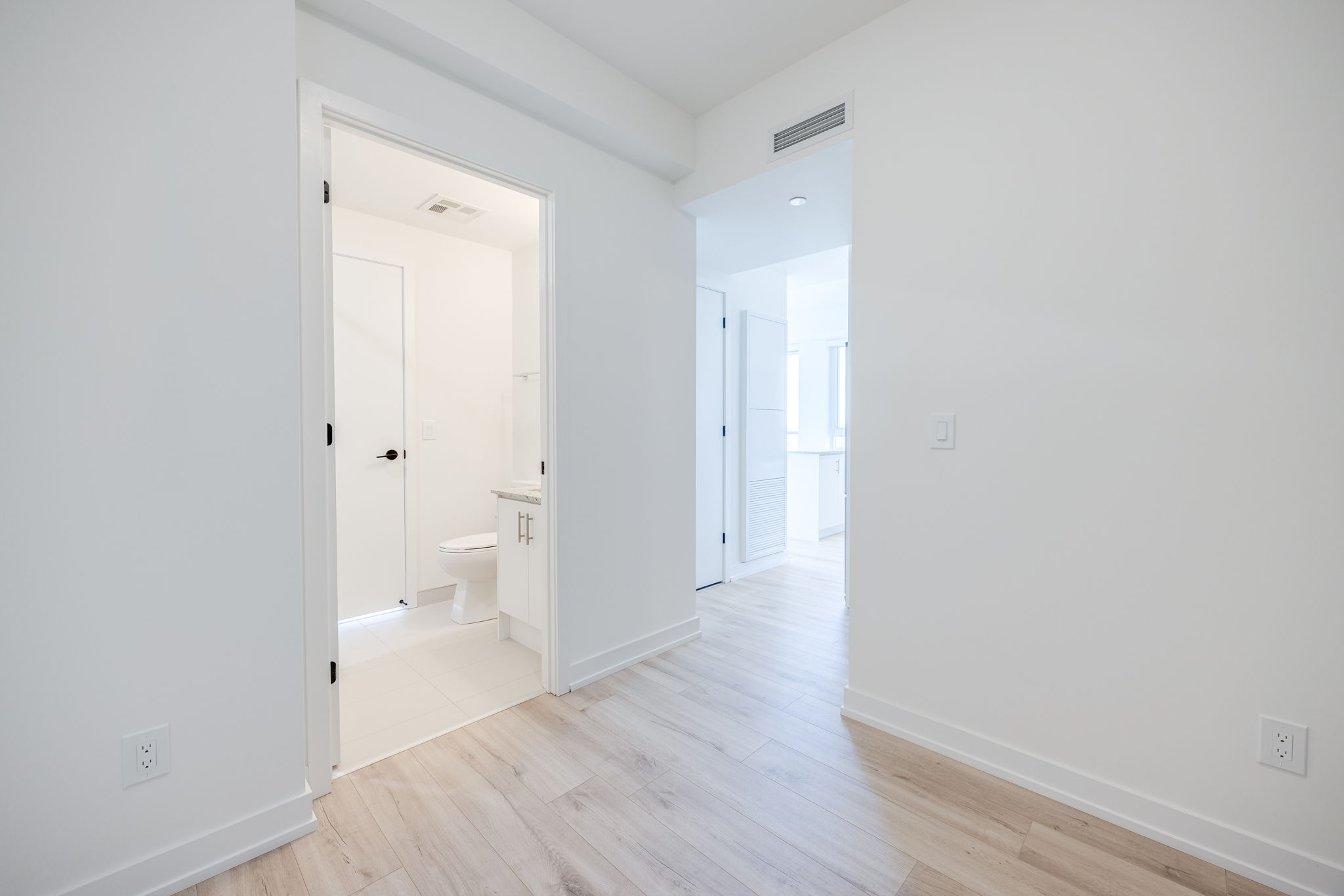 Oakville property showcase — delivered property photograph 9