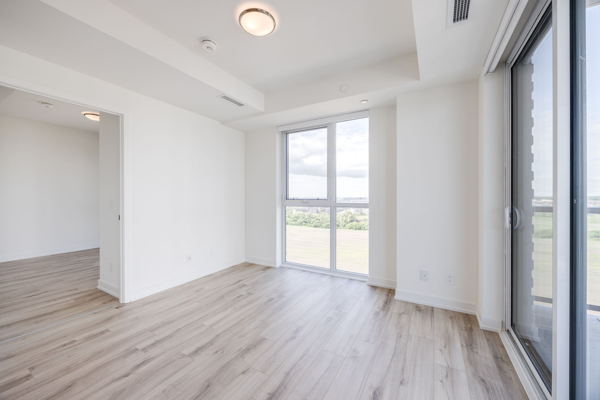 Oakville property showcase — delivered property photograph 16