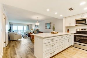 Foyer/Kitchen