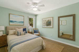 Also on the 2nd floor, a guest bedroom, offering easy access to the common areas ...