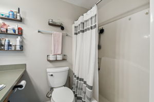 Primary Bathroom with tub/shower