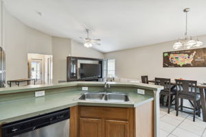 Kitchen breakfast bar