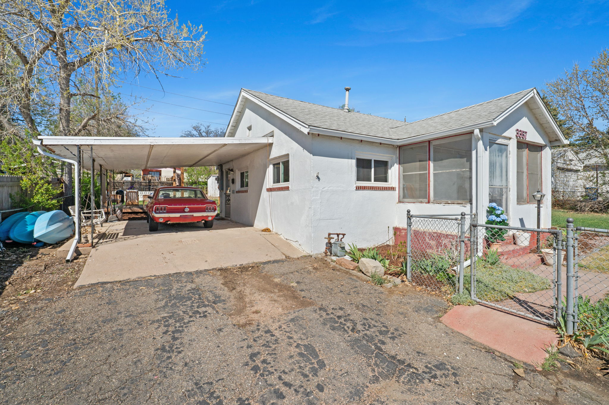 Perfect 2 bed / 1 bath starter home