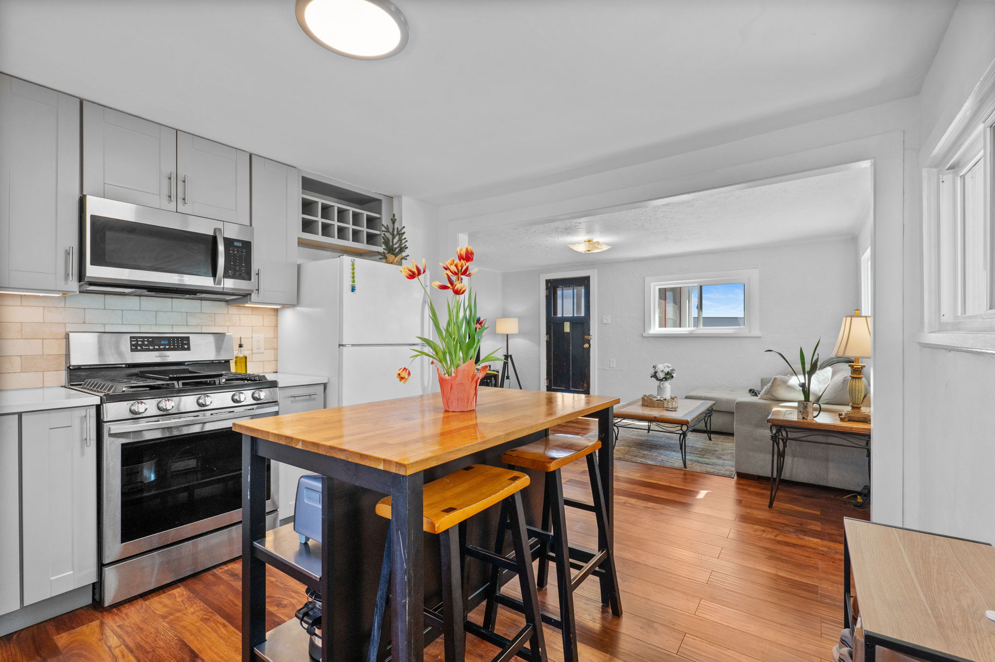 Island and stools included