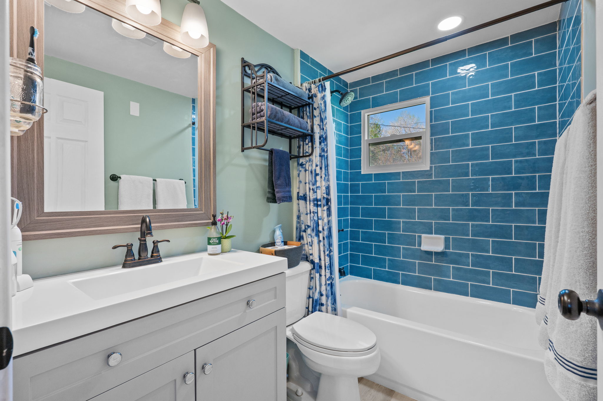 Remodeled bath w heated flooring