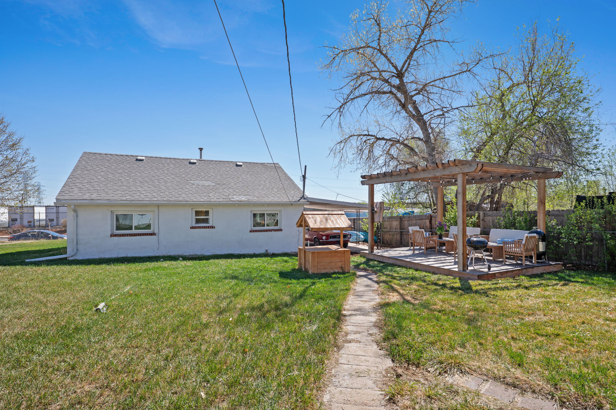 HUGE lot! Alley access & room for ADU