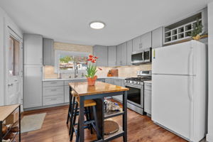 Wine rack & under cabinet lighting