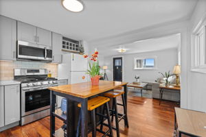 Island and stools included