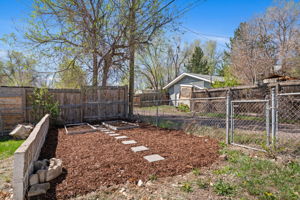 Fresh mulch & garden beds