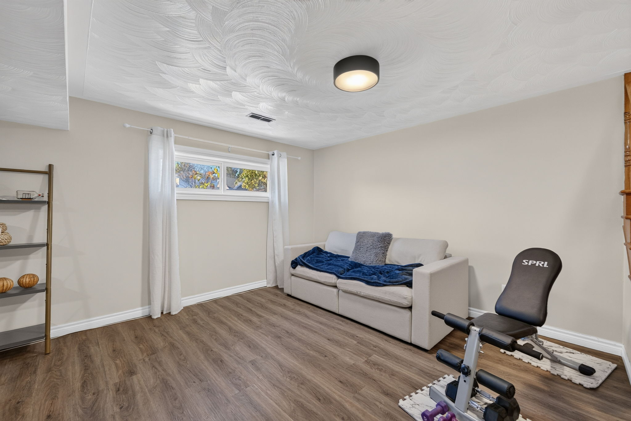  Photo 49