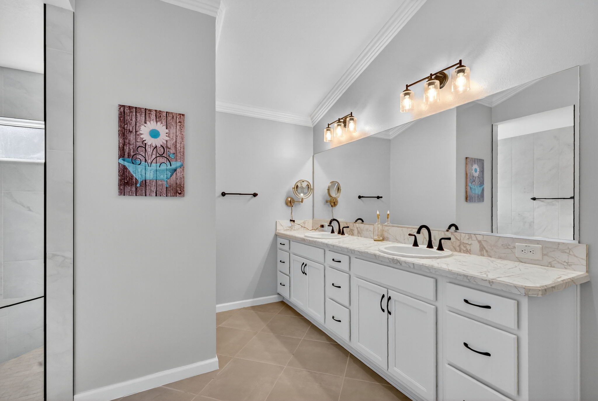 En-Suite Primary Bathroom
