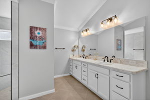 En-Suite Primary Bathroom