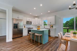 Kitchen/Breakfast Bar