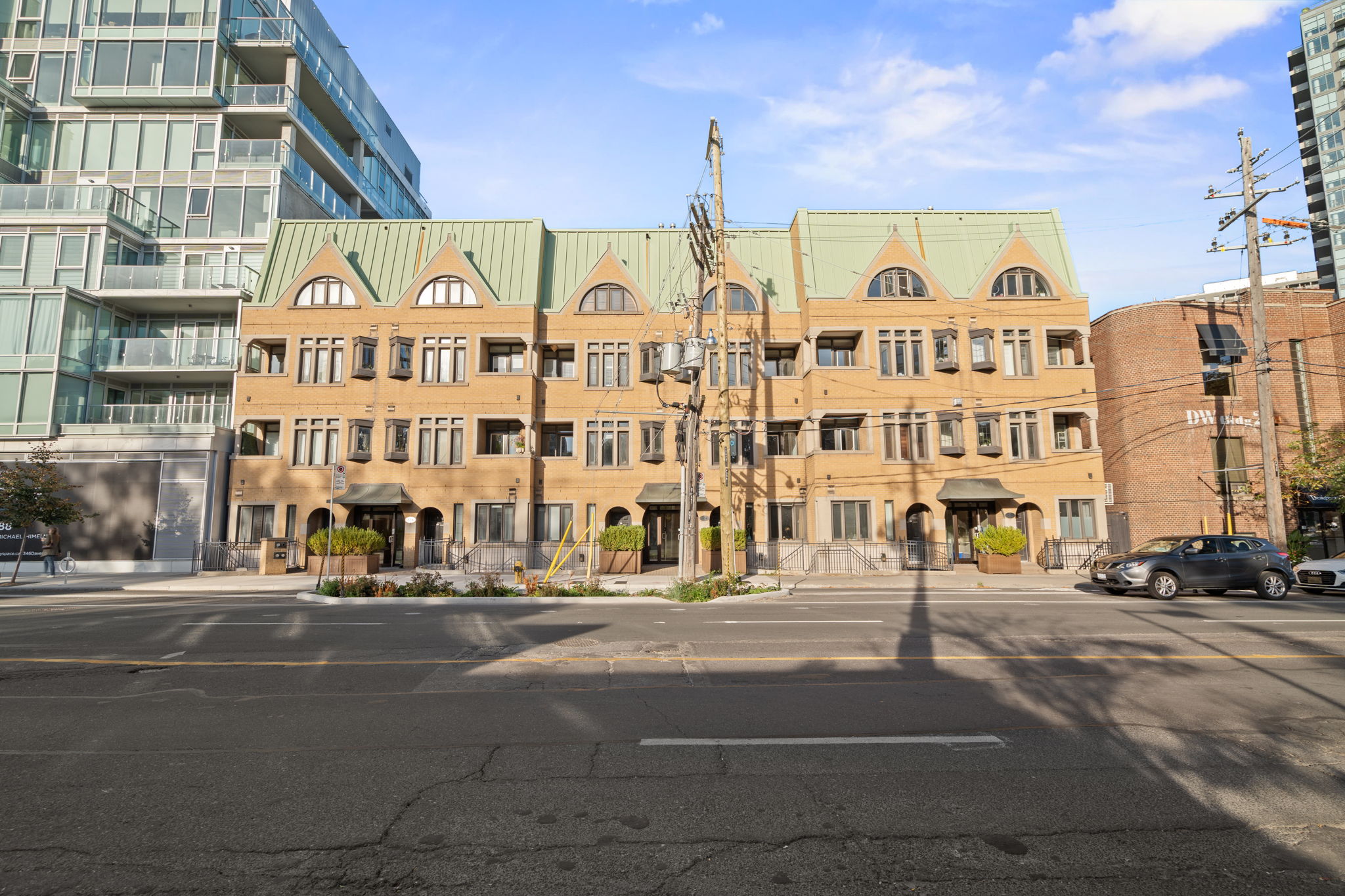 336 Davenport Rd Unit 201 Toronto, ON M5R 1K6