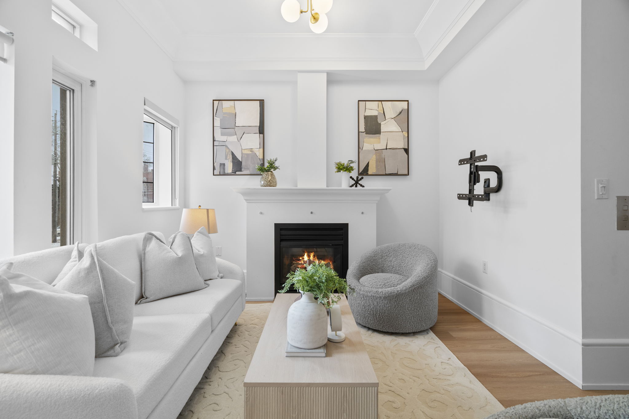 336 Davenport Rd Unit 201 Toronto, ON M5R 1K6