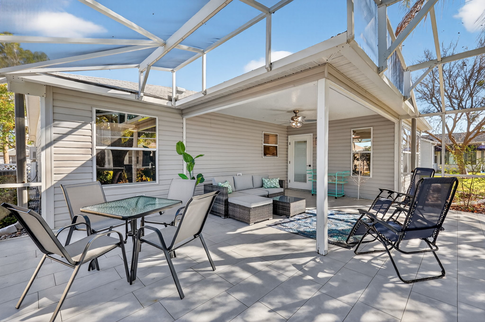 Expansive Lanai and Extended Birdcage