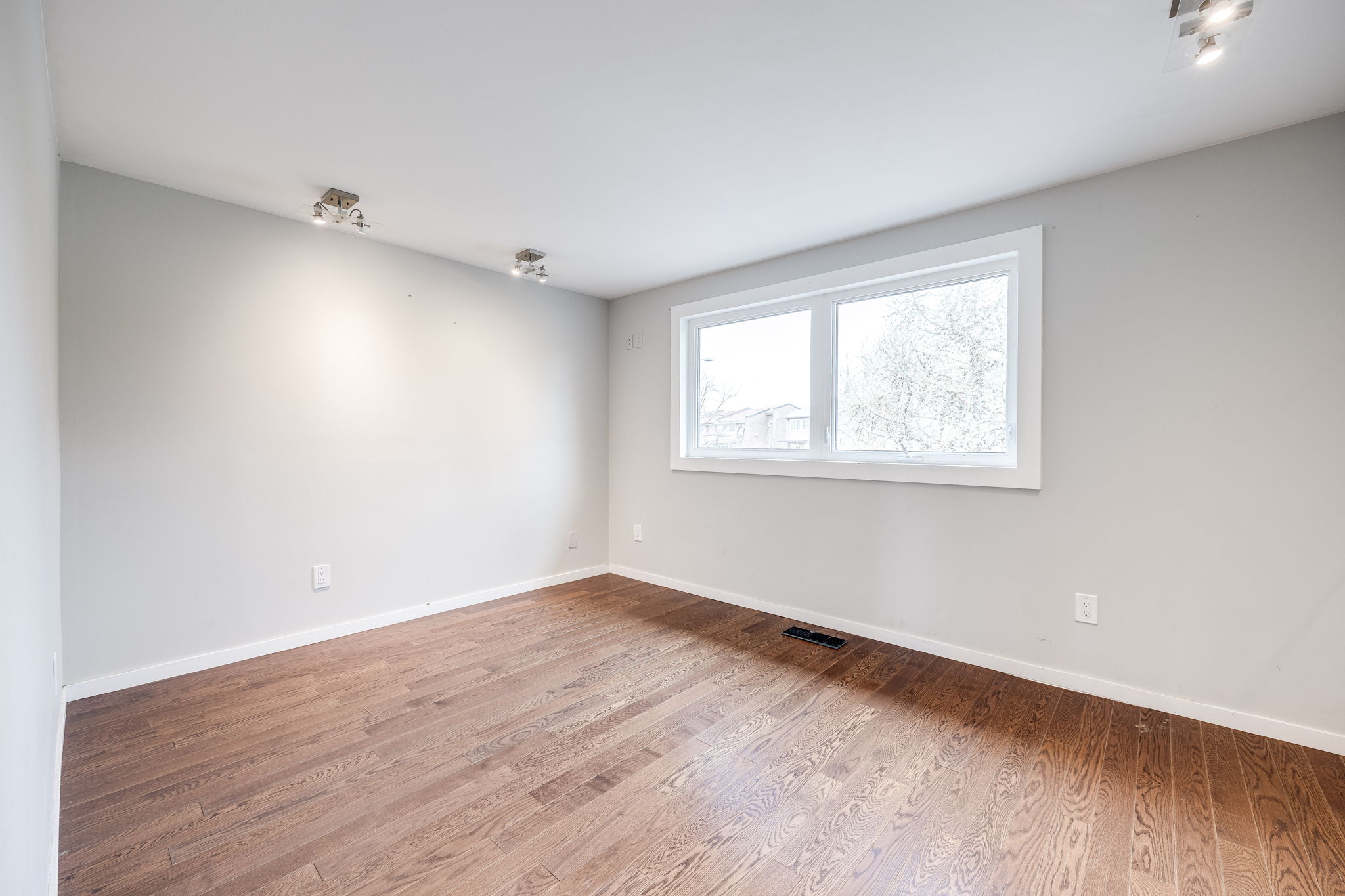 Mississauga property showcase — delivered property photograph 23