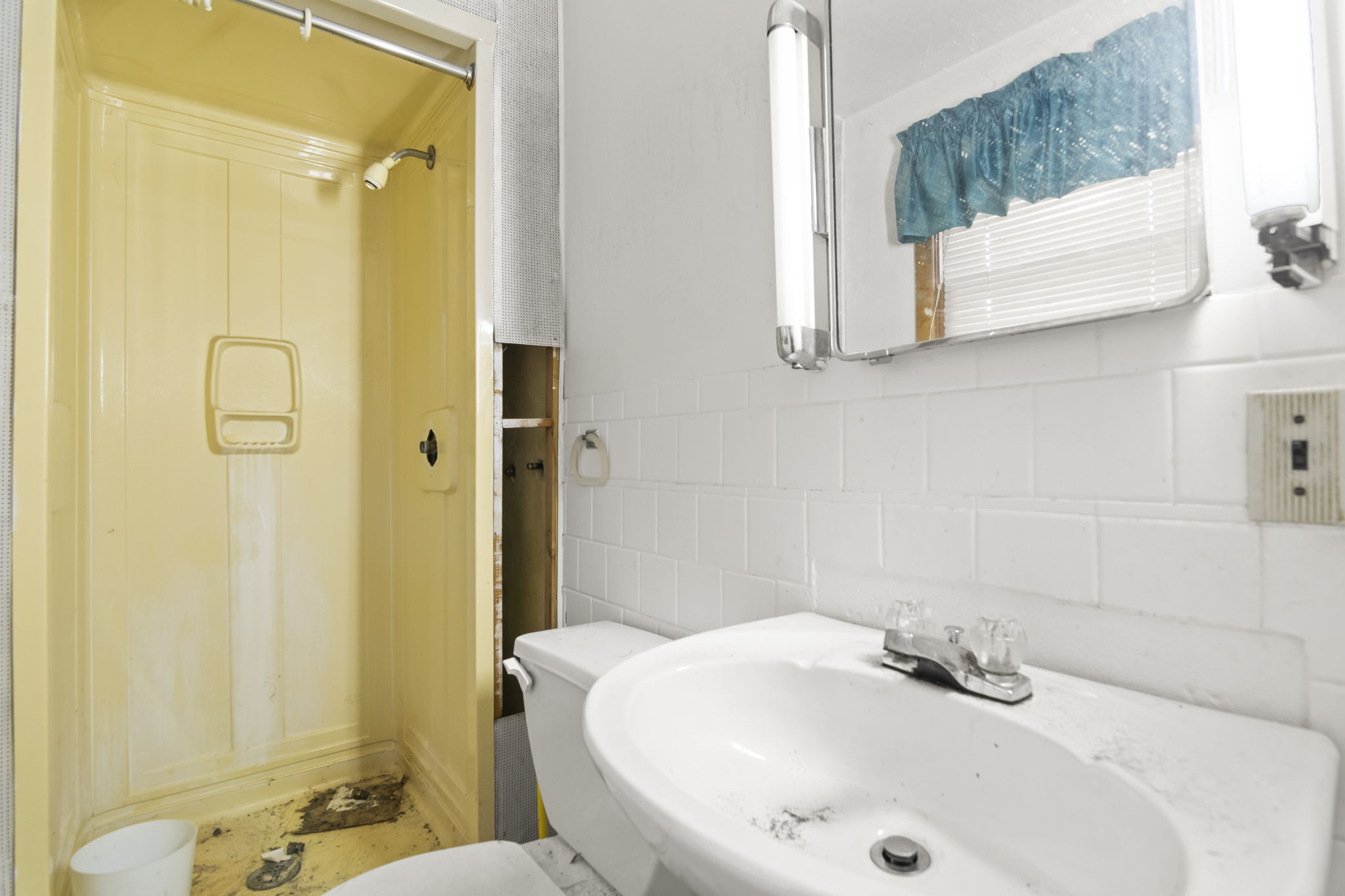 Apt Bathroom