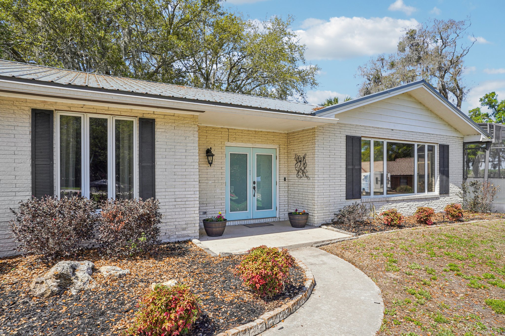 Overton Dr-S1103-005.jpg