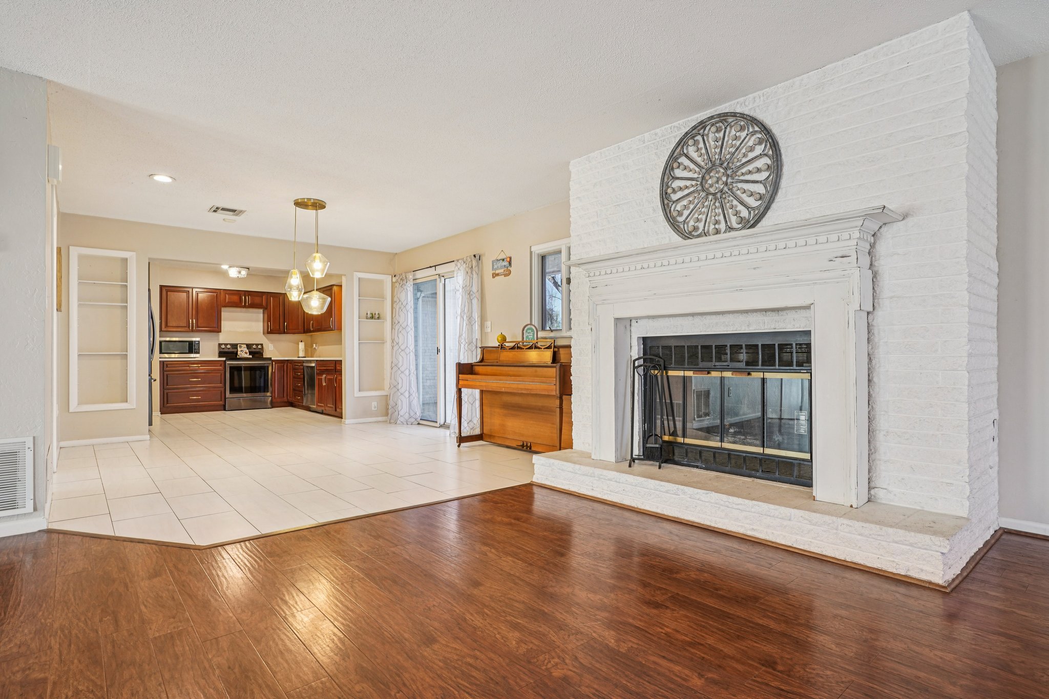 Overton Dr-S1103-015.jpg