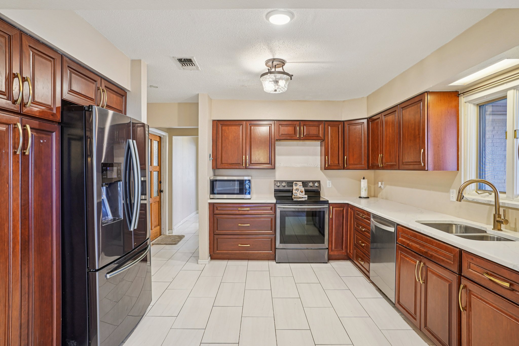 Overton Dr-S1103-021.jpg