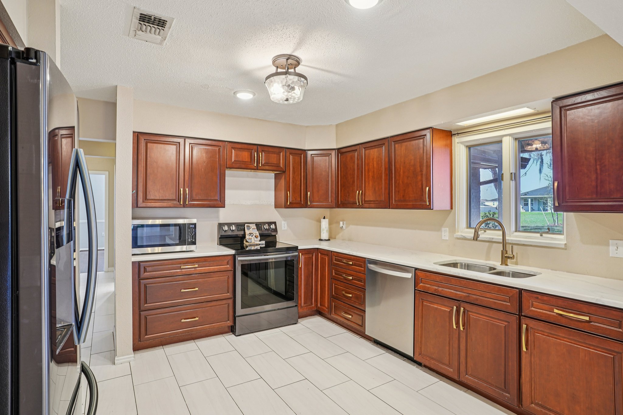 Overton Dr-S1103-022.jpg