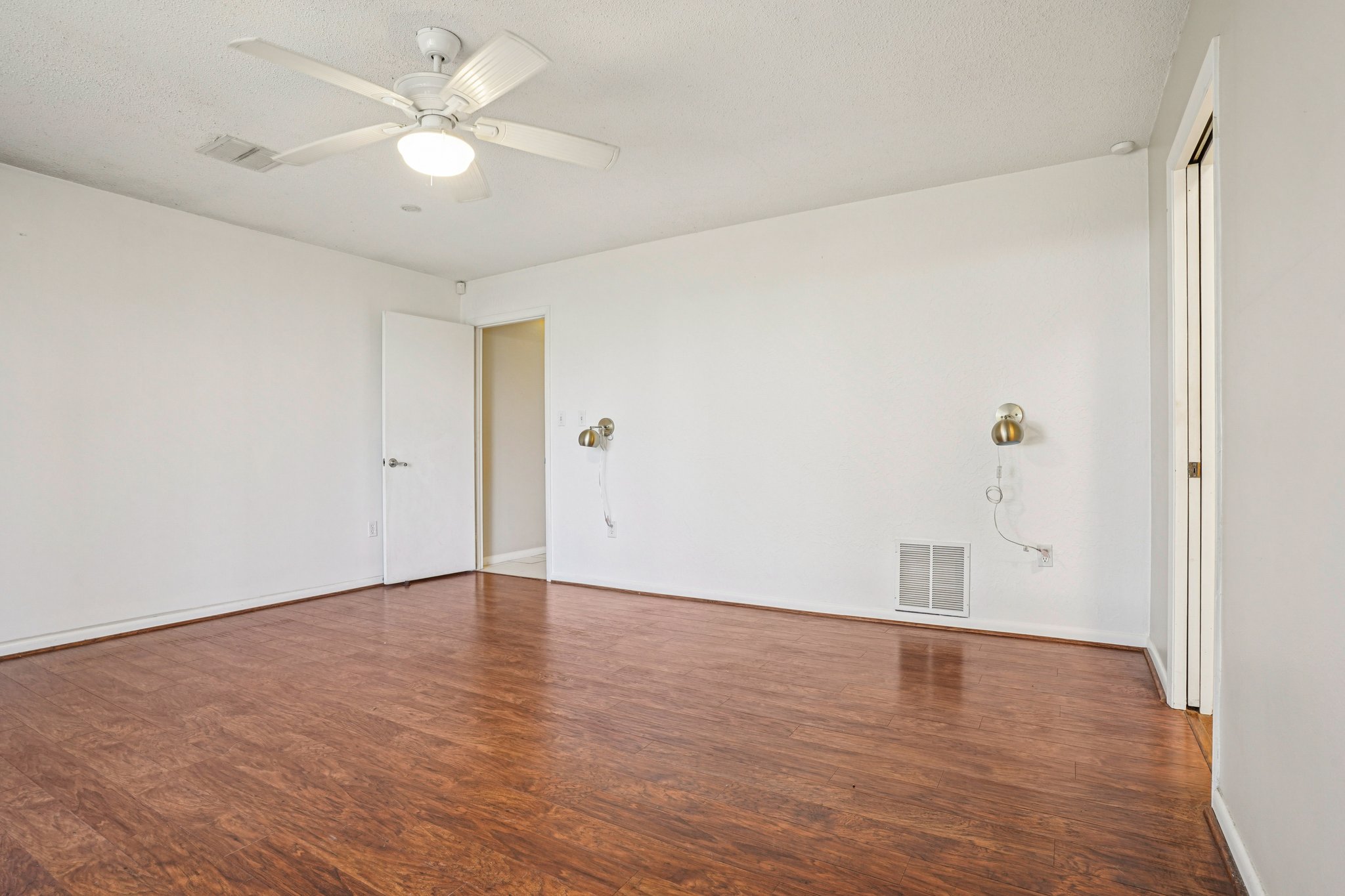 Overton Dr-S1103-027.jpg