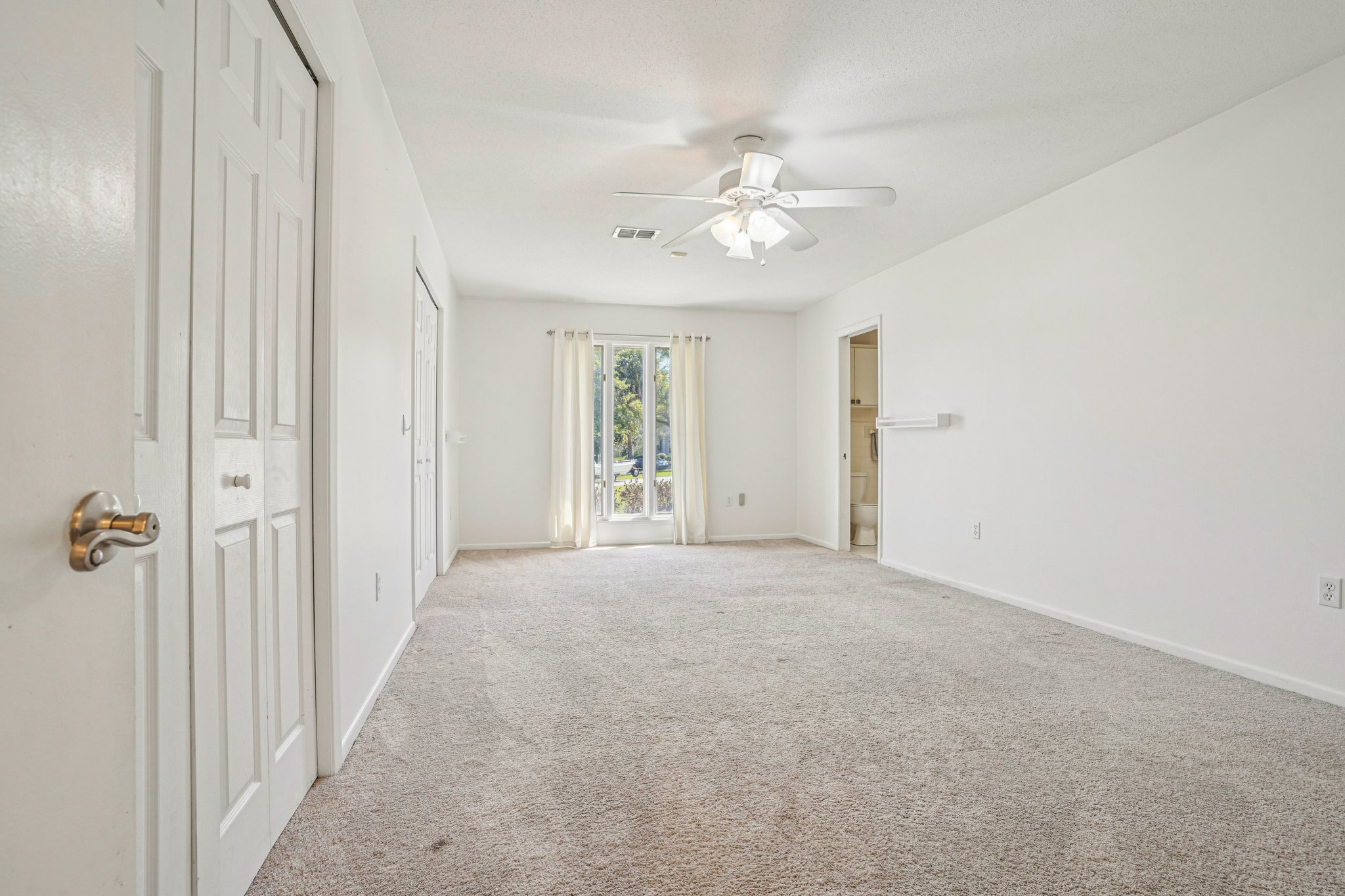 Overton Dr-S1103-032.jpg