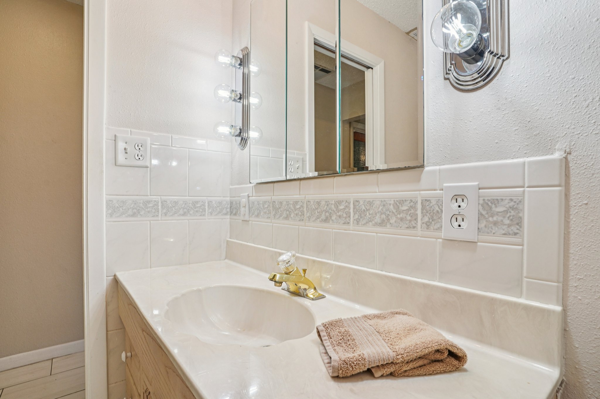 Overton Dr-S1103-038.jpg