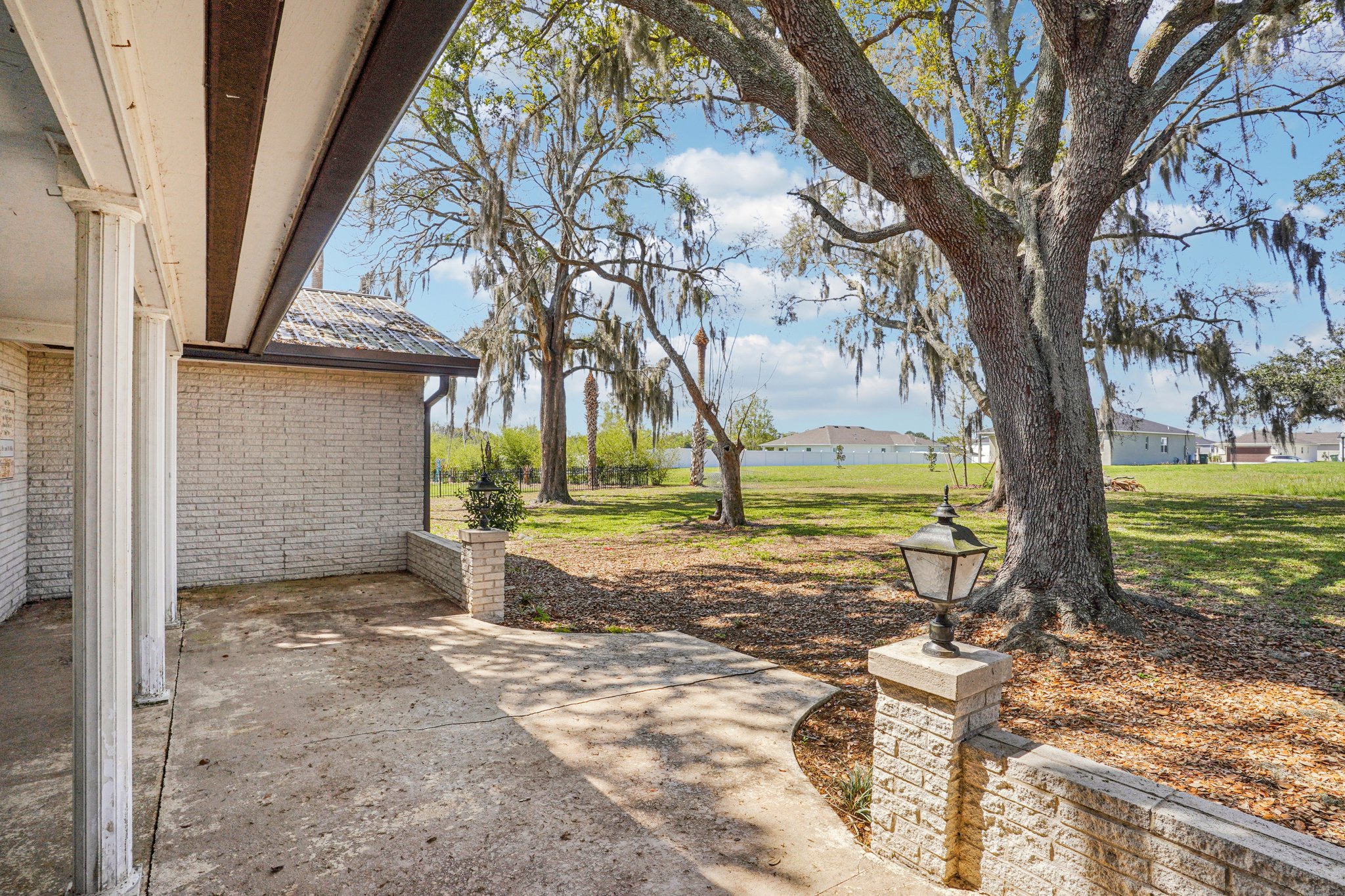 Overton Dr-S1103-045.jpg