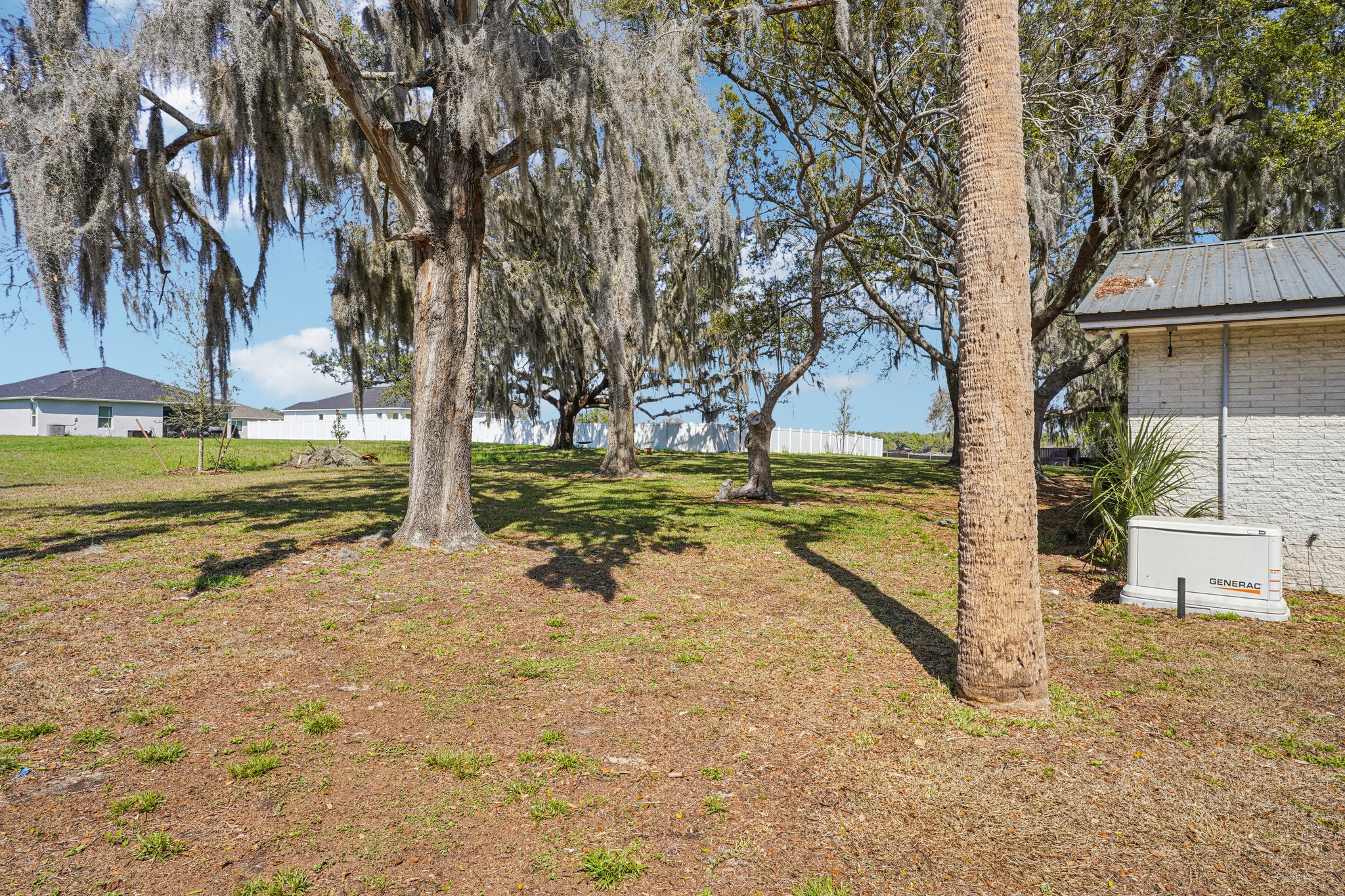 Overton Dr-S1103-046.jpg