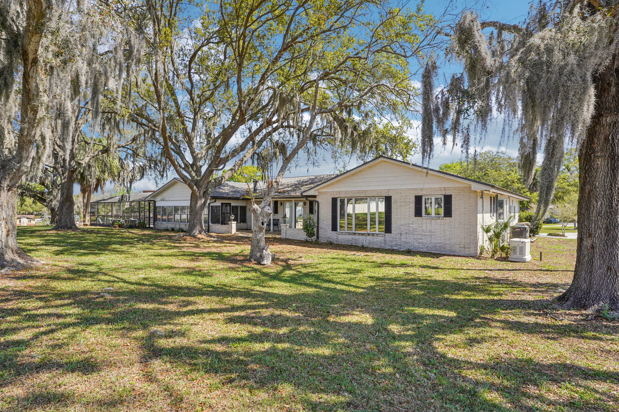 Overton Dr-S1103-047.jpg