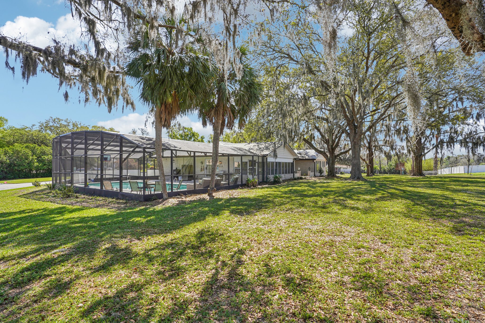 Overton Dr-S1103-053.jpg