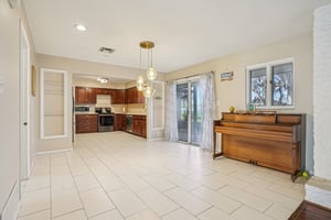 Overton Dr-S1103-016.jpg