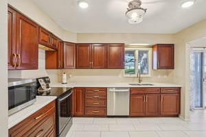 Overton Dr-S1103-024.jpg