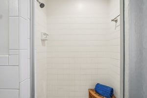 Overton Dr-S1103-031.jpg