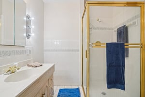 Overton Dr-S1103-037.jpg