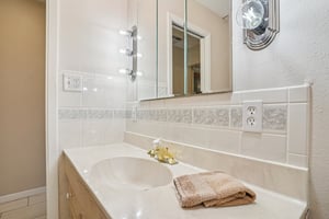 Overton Dr-S1103-038.jpg