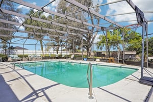 Overton Dr-S1103-049.jpg