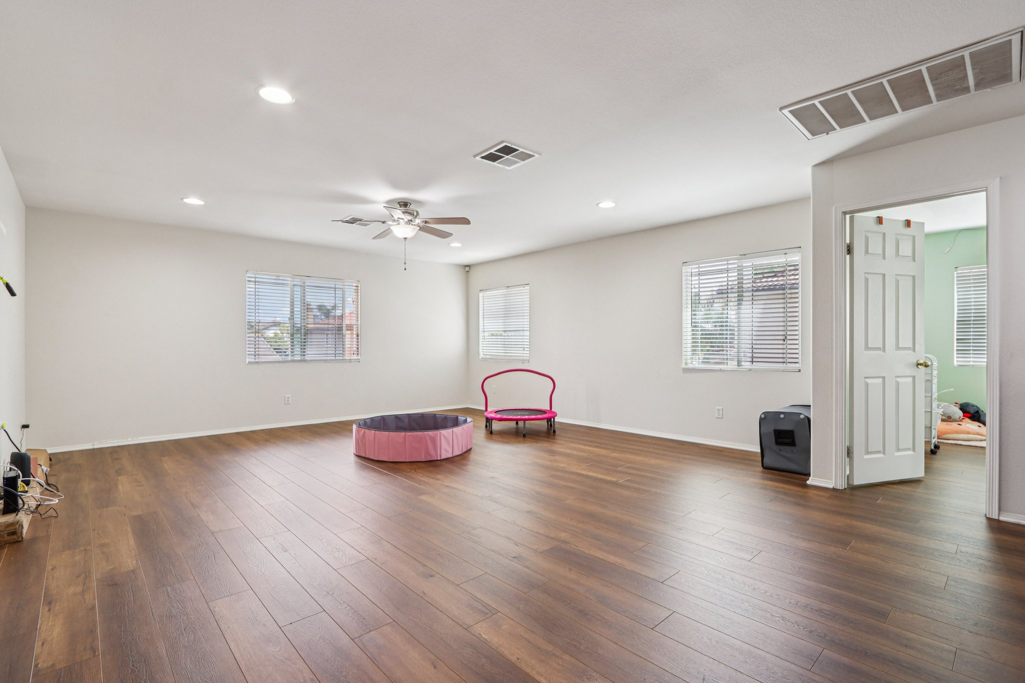 Nandina Ln-S1404-024.jpg