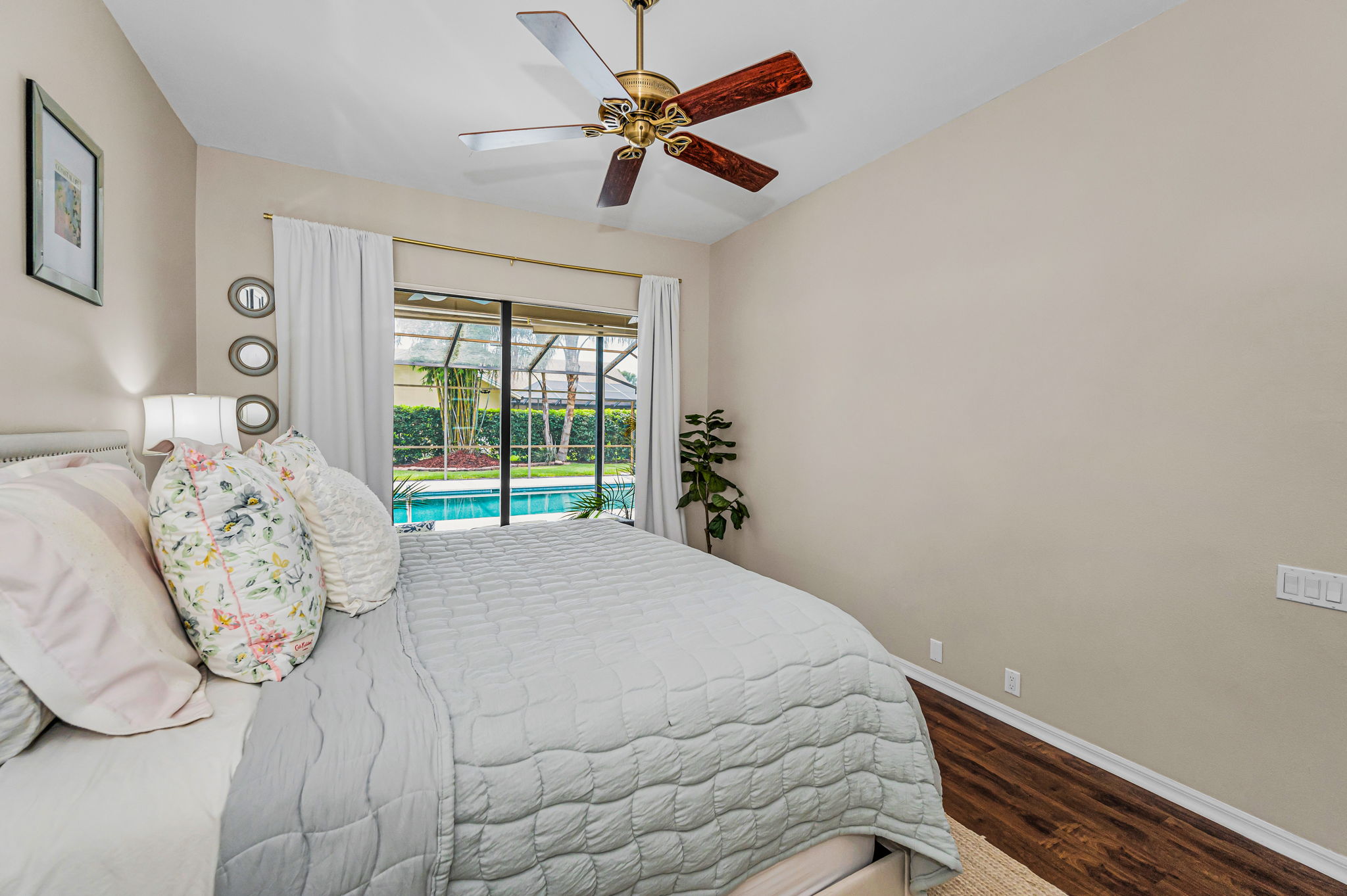 Primary Bedroom1b