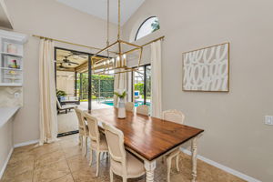 Kitchen Eat-in Area1