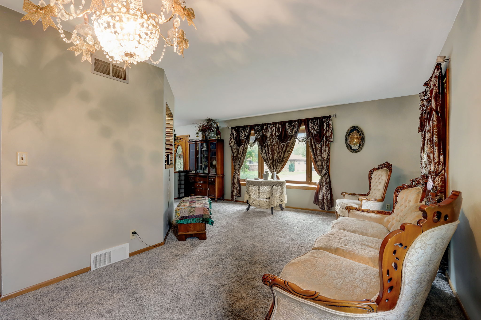  E Woodview Ave-015