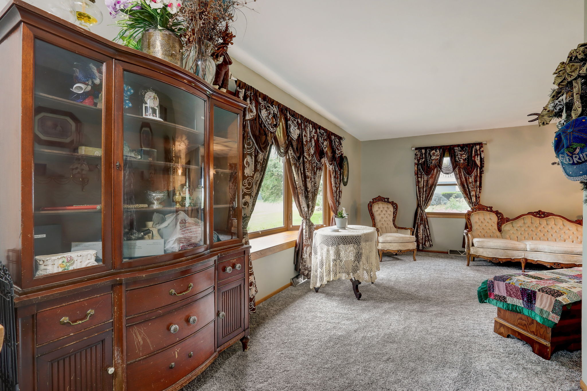  E Woodview Ave-009