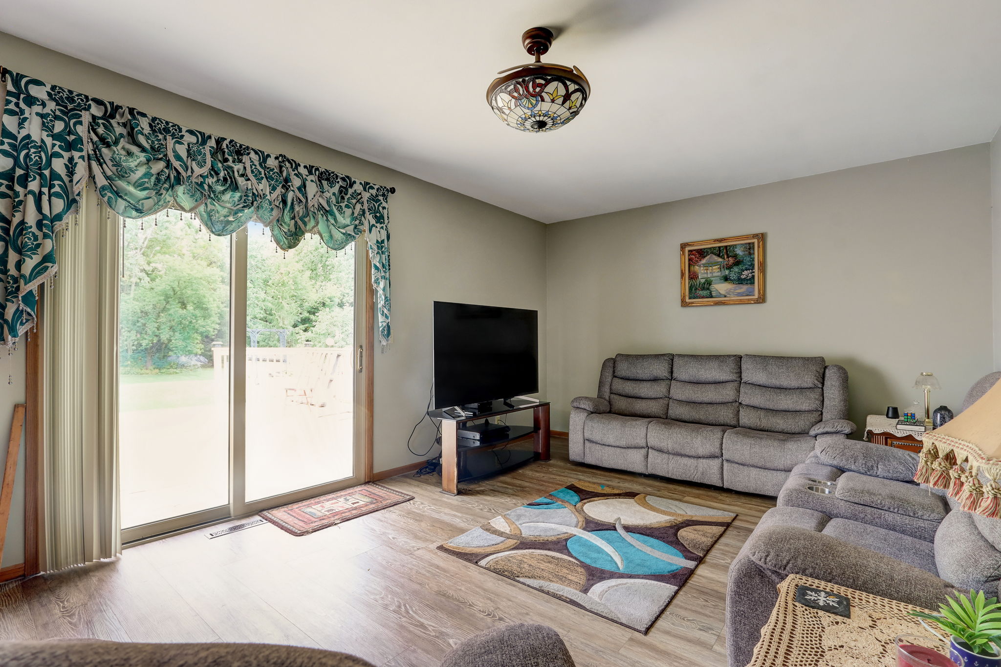  E Woodview Ave-022