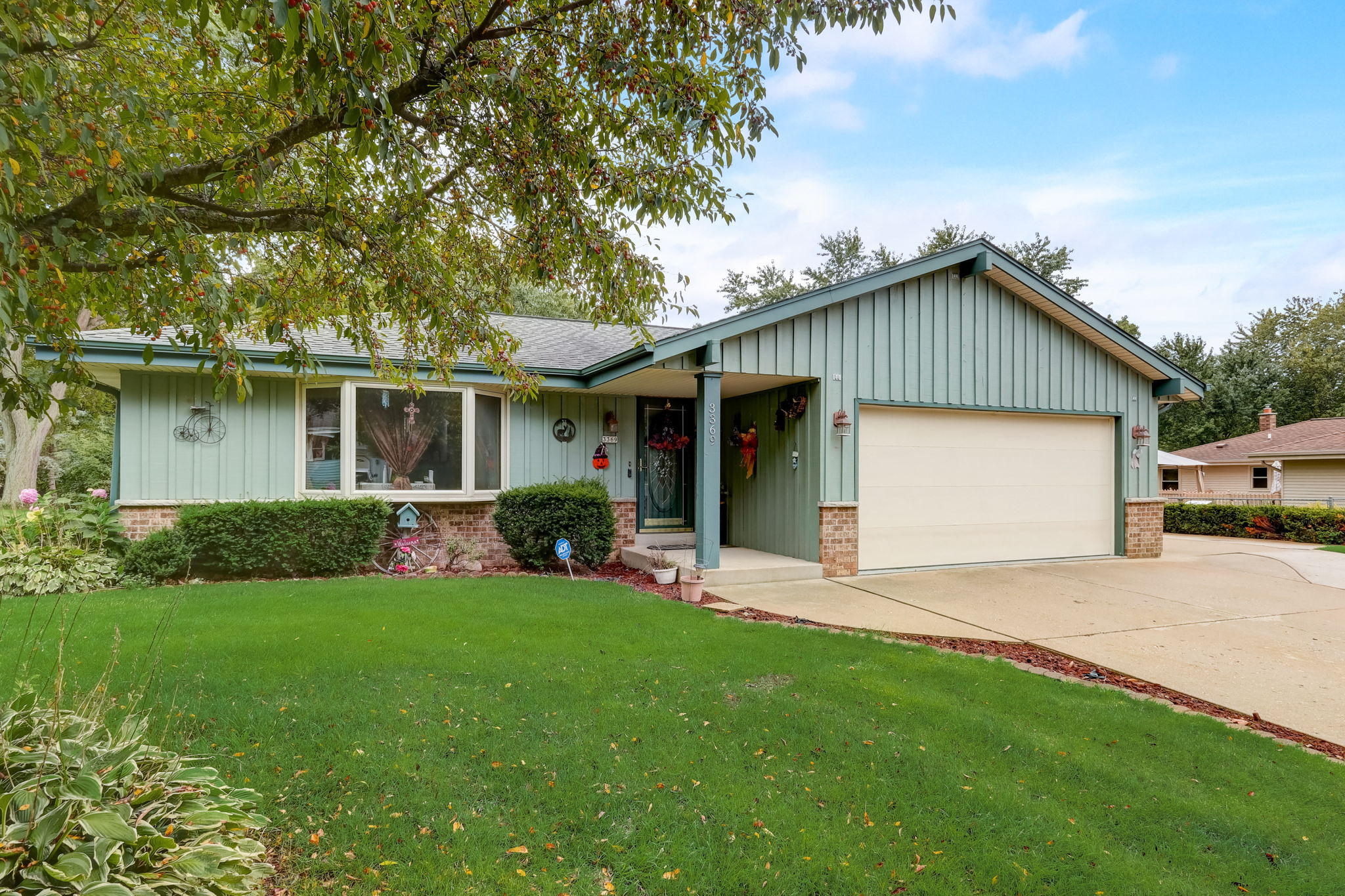  E Woodview Ave-004