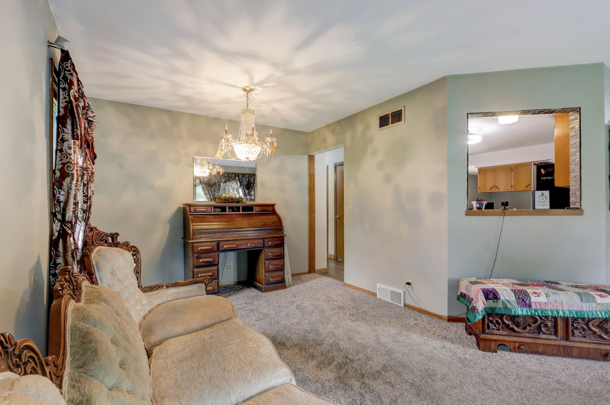  E Woodview Ave-012