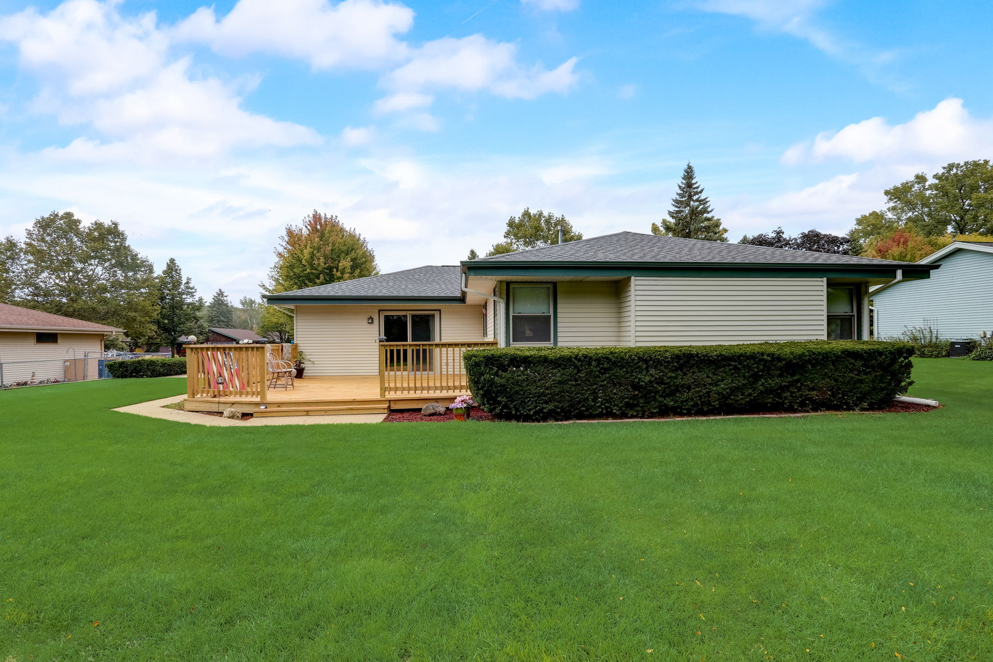 3369 E Woodview Ave, Oak Creek, WI 53154 ShowingTime+ Listing Media