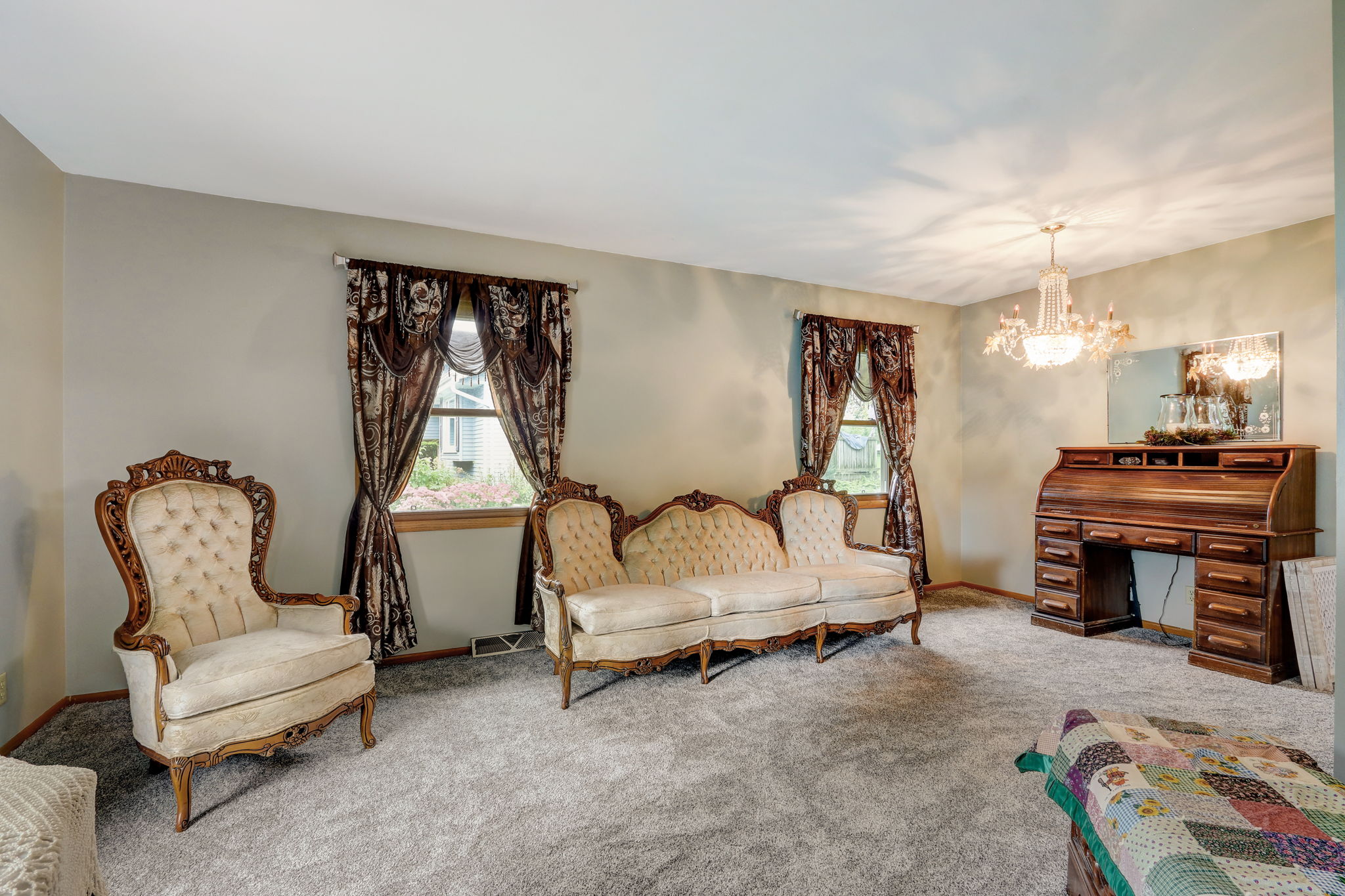  E Woodview Ave-013